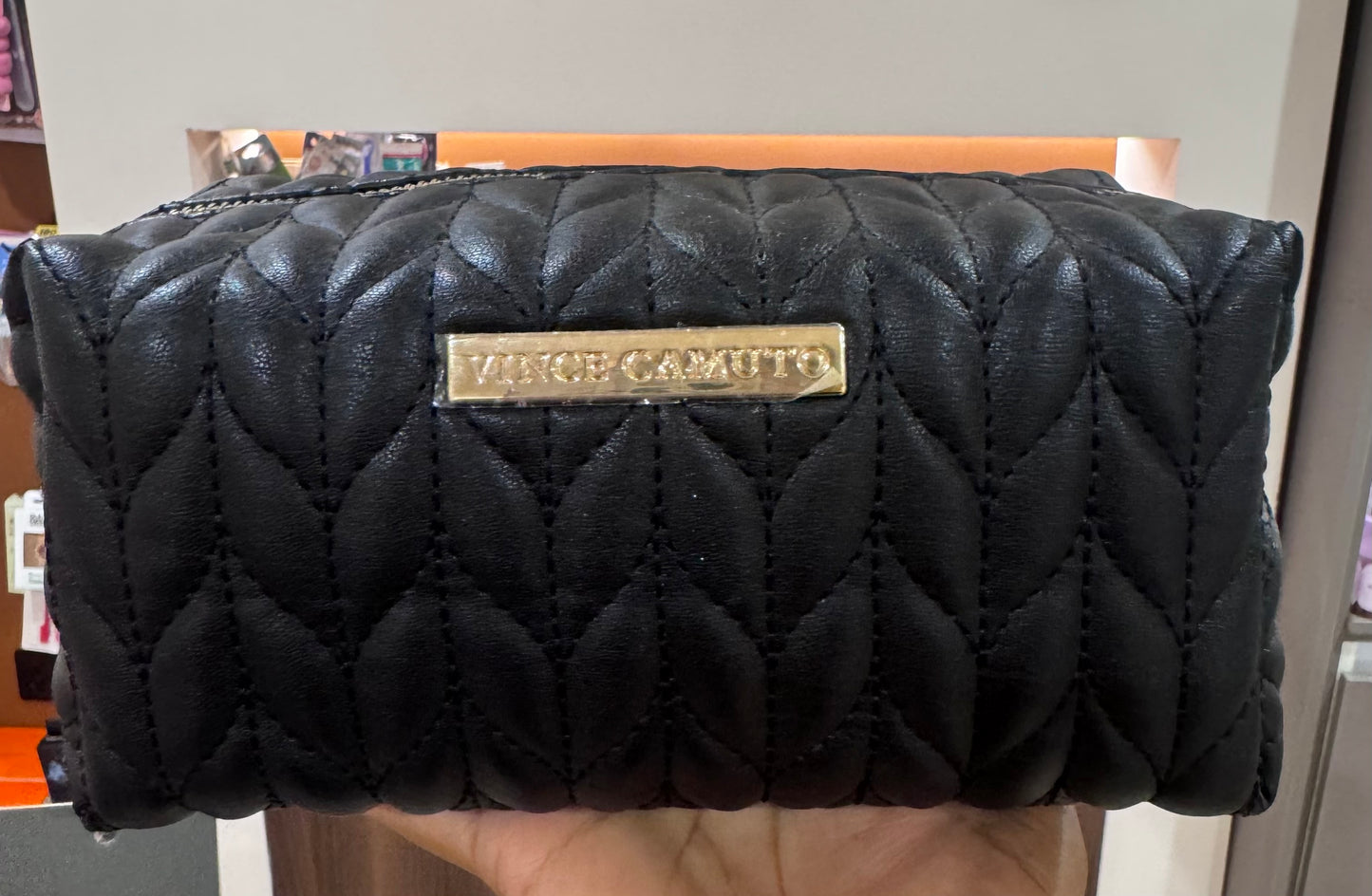 BLACK VINCE CAMUTO MAKE UP BAG