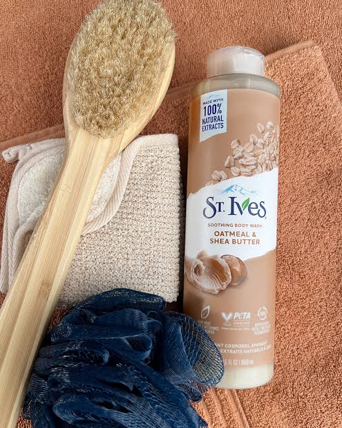 St. Ives Soothing Body Wash – Oatmeal & Shea Butter 700ML